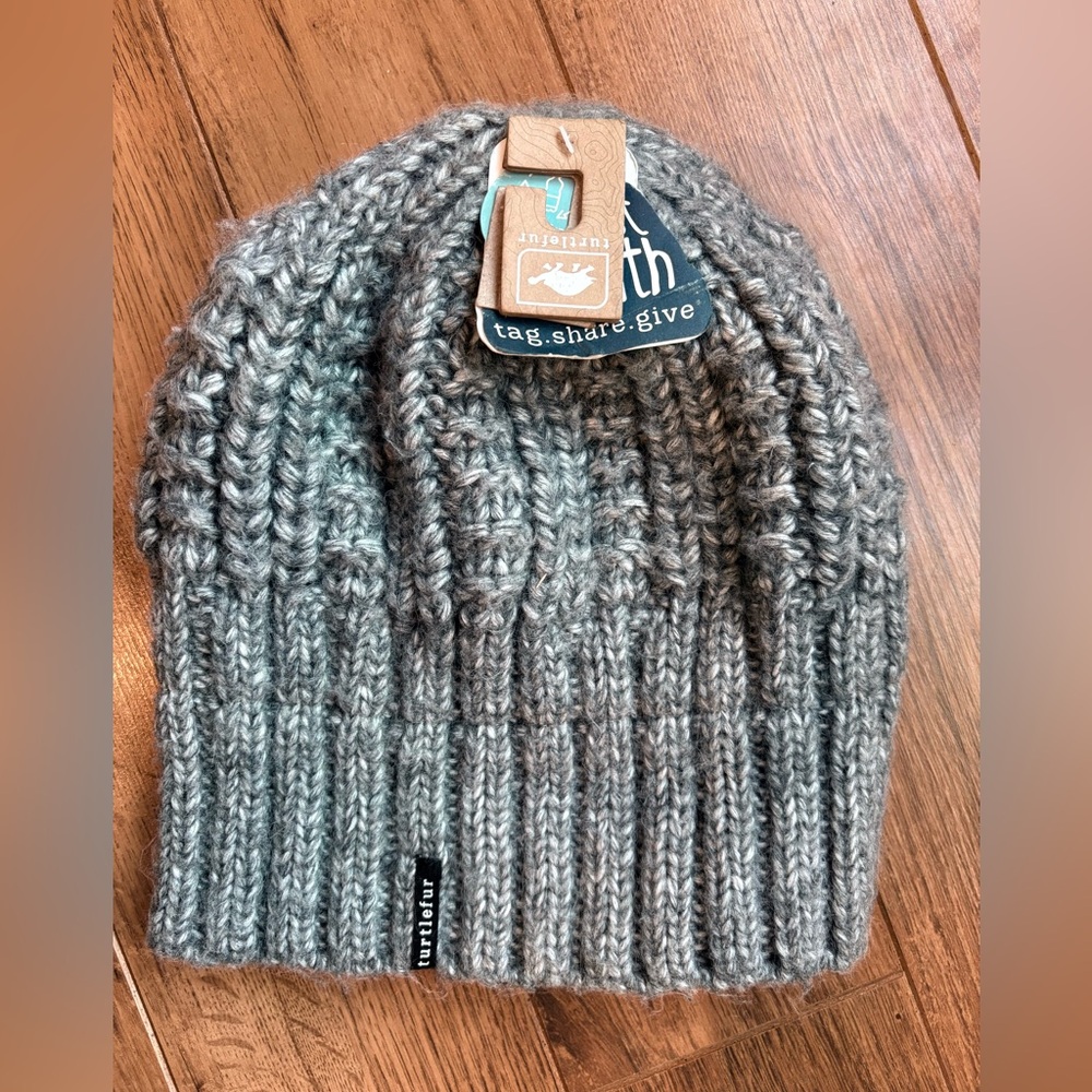 NWT Women's Gray Knit Beanie Hat by Turtlefur. OS